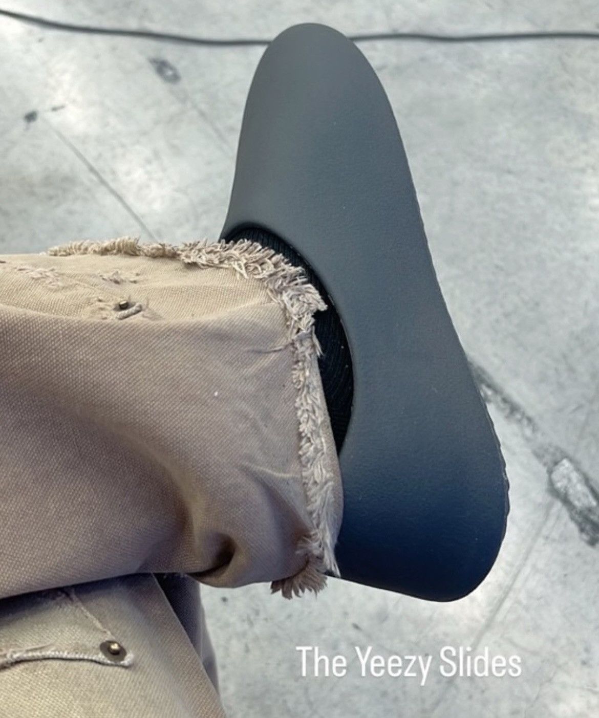 Yeezy YZY SLIDE SL-01G Size US 10 / EU 43 - 6 Thumbnail