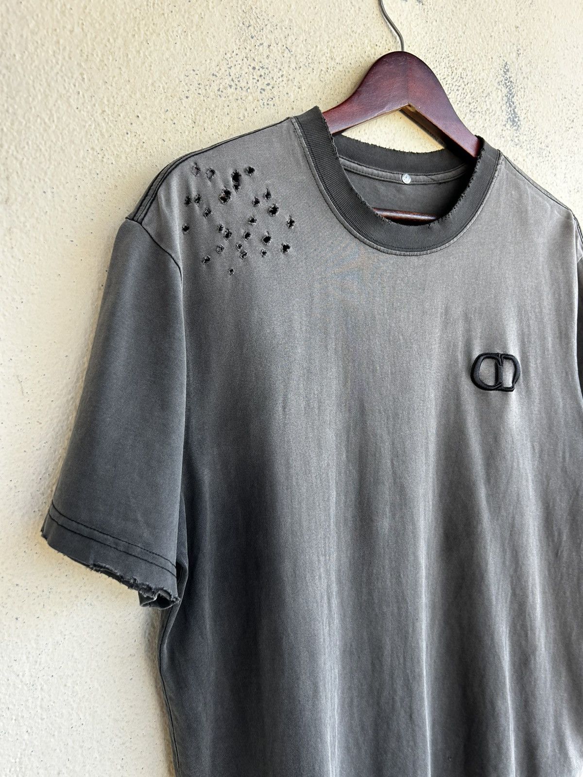 Dior Christian Dior CD Embroidered Sunfaded Distressed Tshirt Size US XL / EU 56 / 4 - 4 Thumbnail