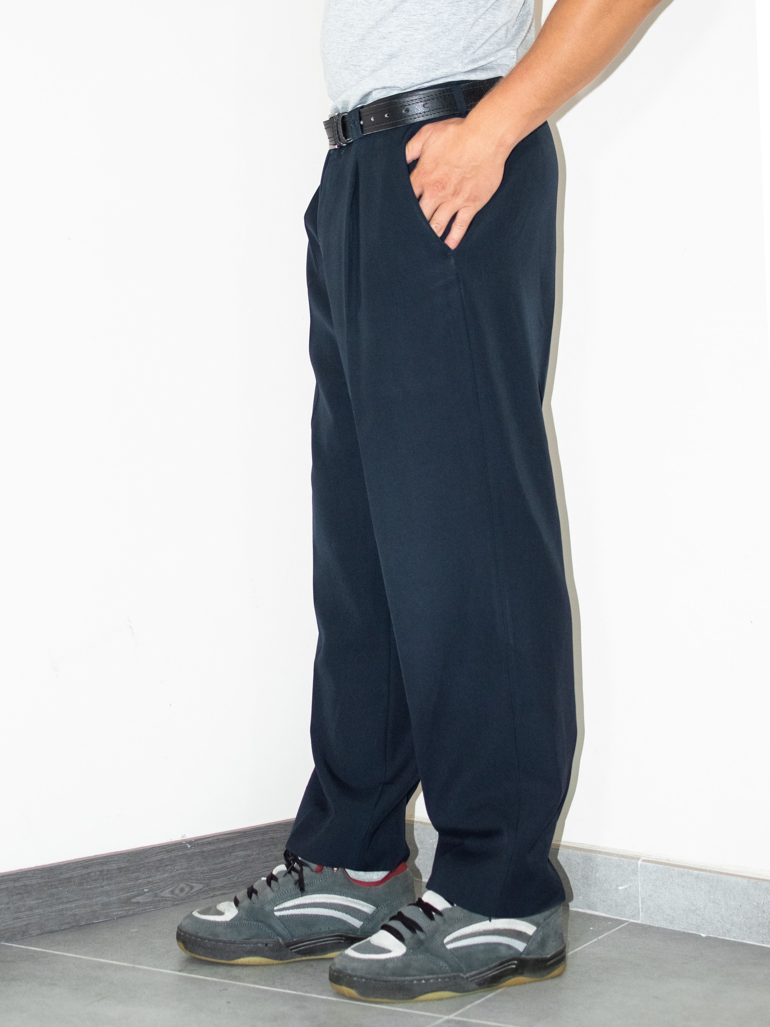 Burberry × Designer × Vintage Vintage burberry navy Faded wide leg pleated chino Trousers Size US 33 - 2 Thumbnail