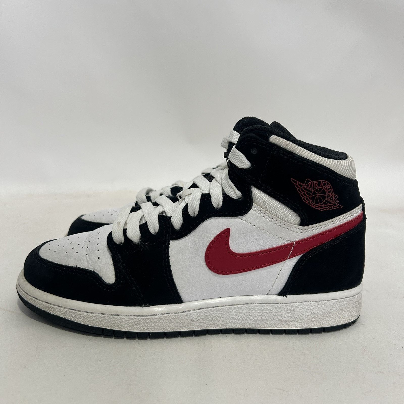 Nike Nike Air Jordan 1 Retro OG High BG “Black Red” Size US 5.5 / IT 35.5 - 6 Thumbnail