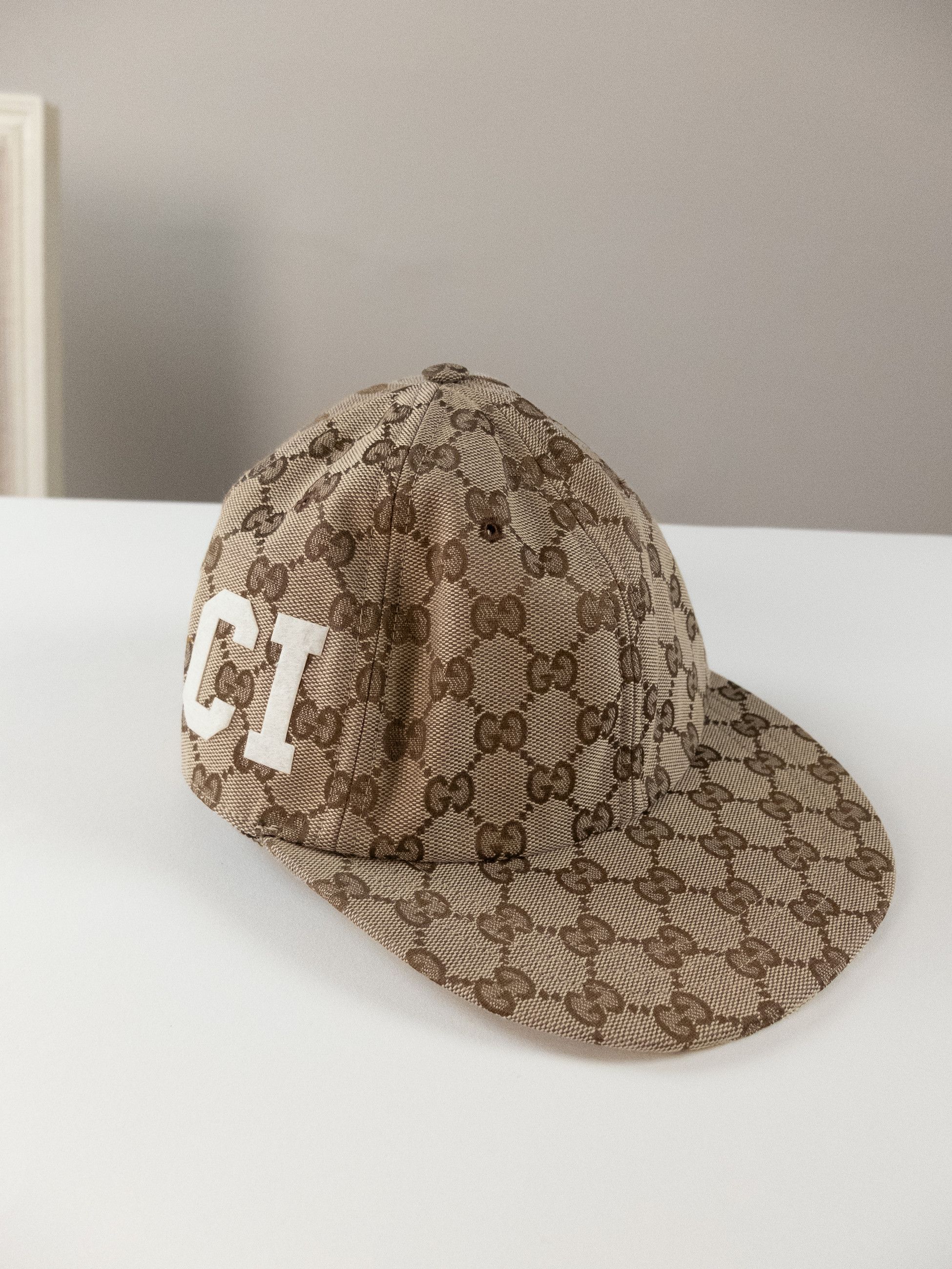 New medium Ｇucc1 authentic hat