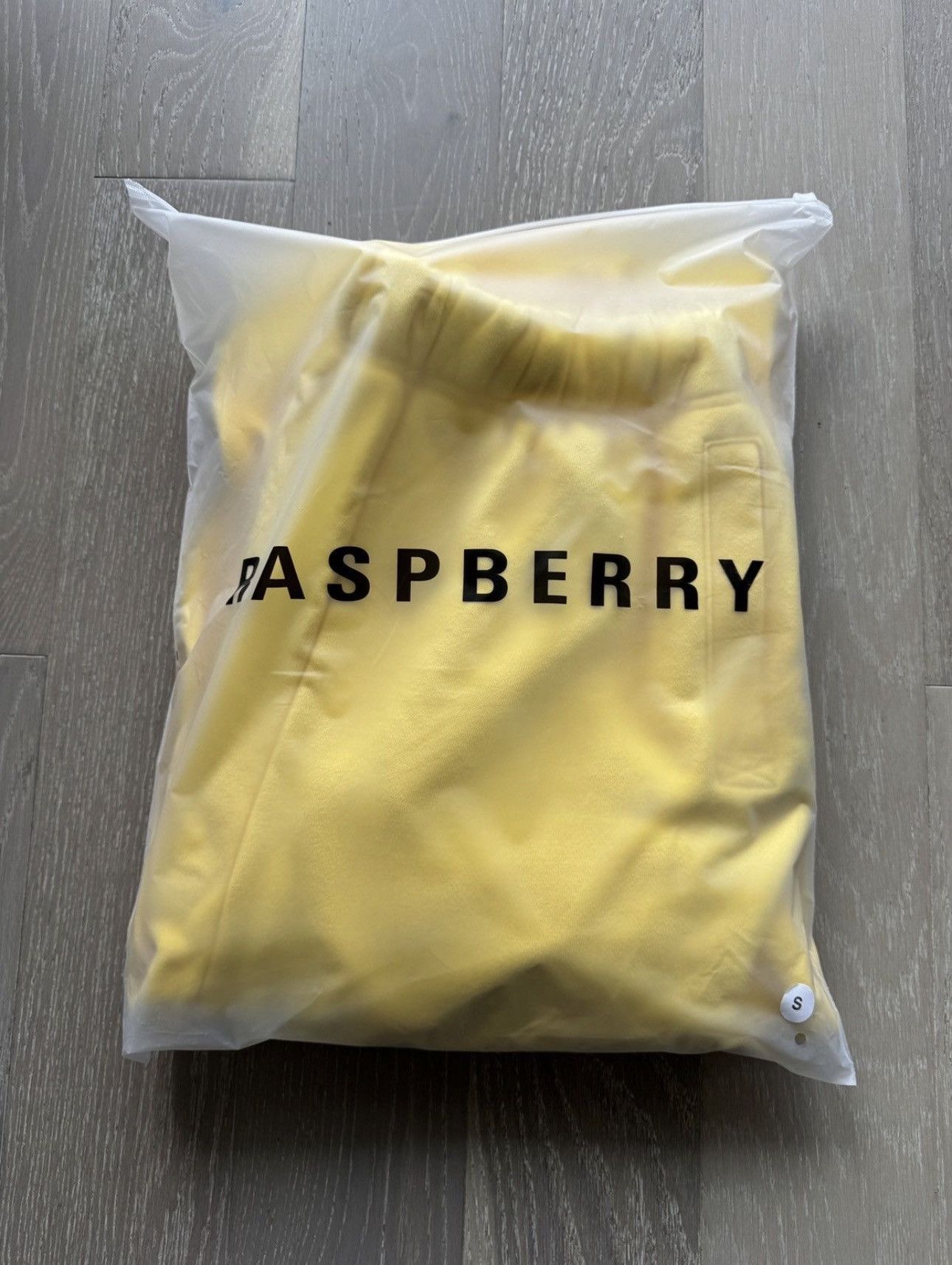 The GV Gallery MEDIUM SMALL GV GALLERY RASPBERRY HILLS LEMON DROP SWEATS Size US 32 / EU 48 - 8 Thumbnail