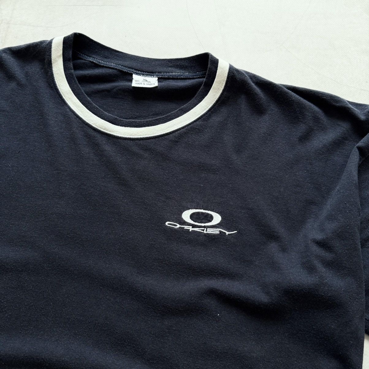 Oakley 00s Oakley Vintage Small Logo T Shirt Gorpcore Tee Size US XL / EU 56 / 4 - 2 Thumbnail