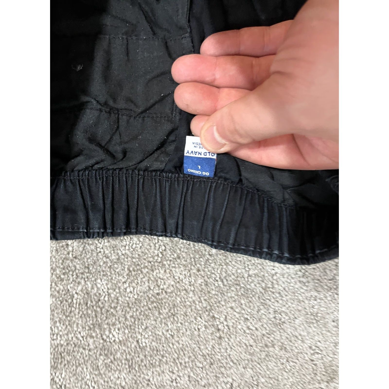 Old Navy Old Navy Chino Shorts Men's Black Large Cotton Spandex Button Fly Pocketed Back Pockets Flat Front 9.5 Inseam Size US 33 - 3 Thumbnail