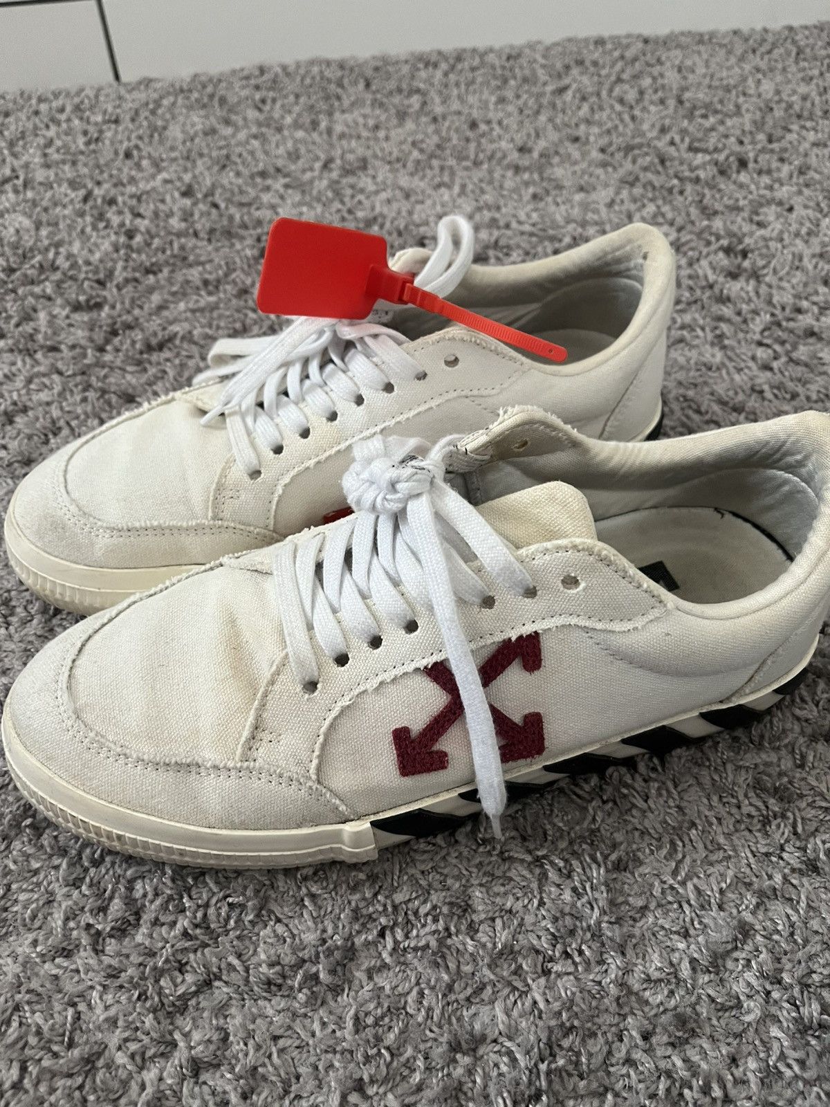 Off-White 2019 Off- White Vulc Low Size US 9 / EU 42 - 1 Thumbnail
