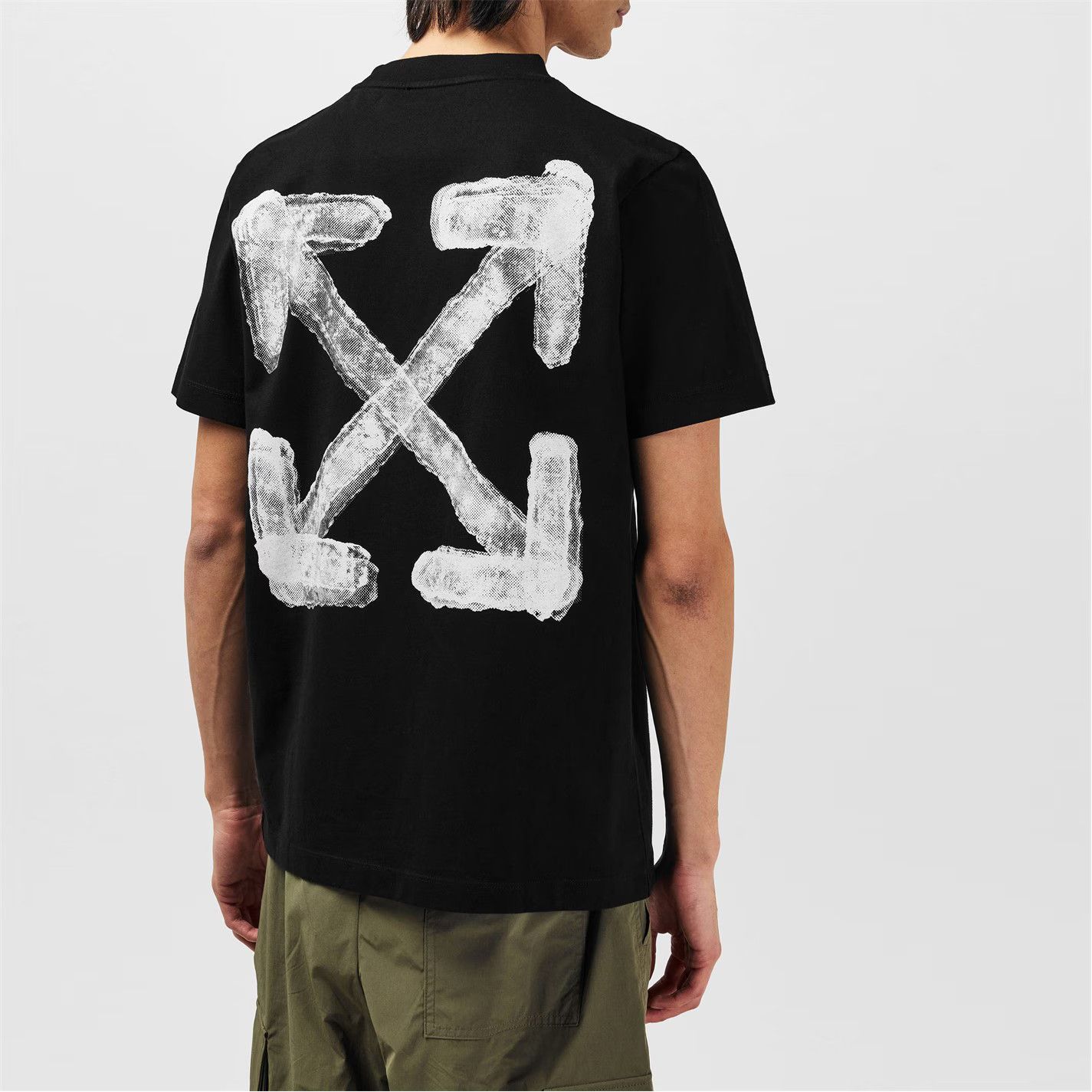 Off-White o1g2r1mq0226 Spray Arrow Logo T-Shirt In Black Size US XS / EU 42 / 0 - 4 Thumbnail