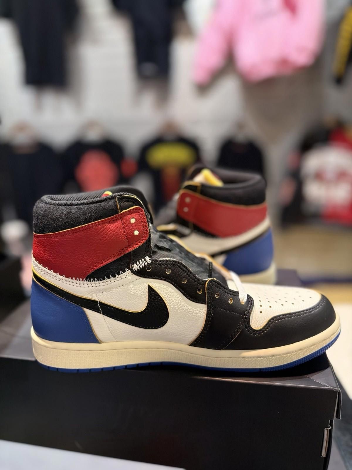 Jordan Brand Air Jordan 1 x Union x Fragment Black and Varsity Red (9.5) Size US 9.5 / EU 42-43 - 6 Thumbnail