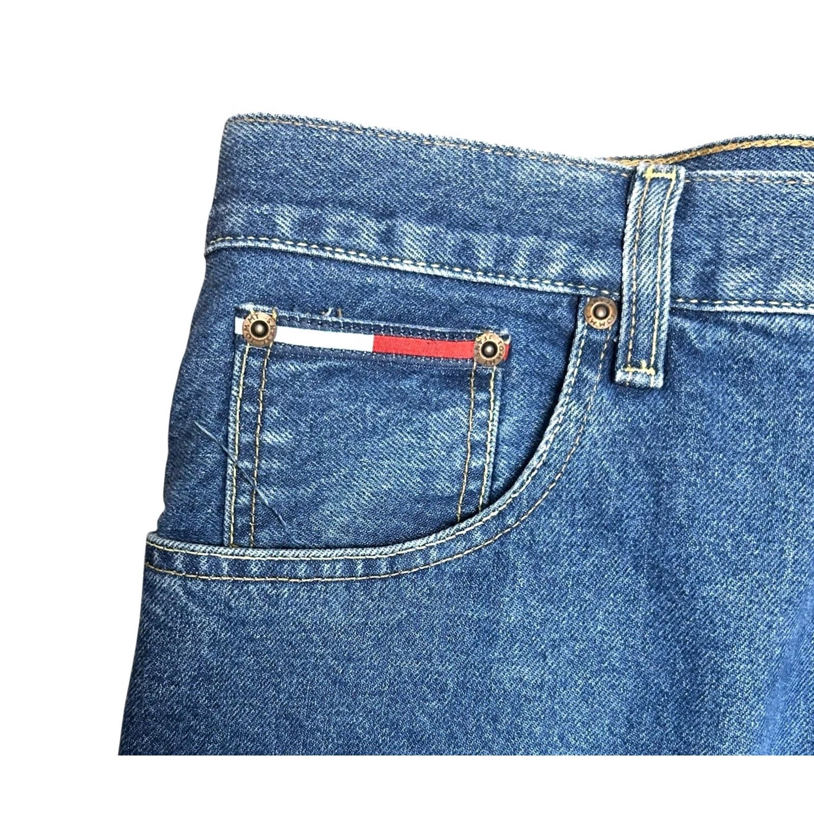 Tommy Hilfiger VINTAGE Tommy Hilfiger Jeans Mens 42 Dark Wash Relaxed Flag 90s Grunge Hip Hop Punk Rock 5-Pocket Denim Blue Jeans Mens Size US 42 / EU 58 - 7 Thumbnail