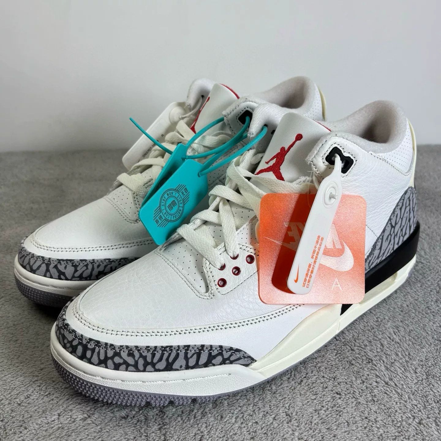 Nike Nike White Lowtop Sneakers 42 Men Size US 9 / EU 42 - 1 Thumbnail