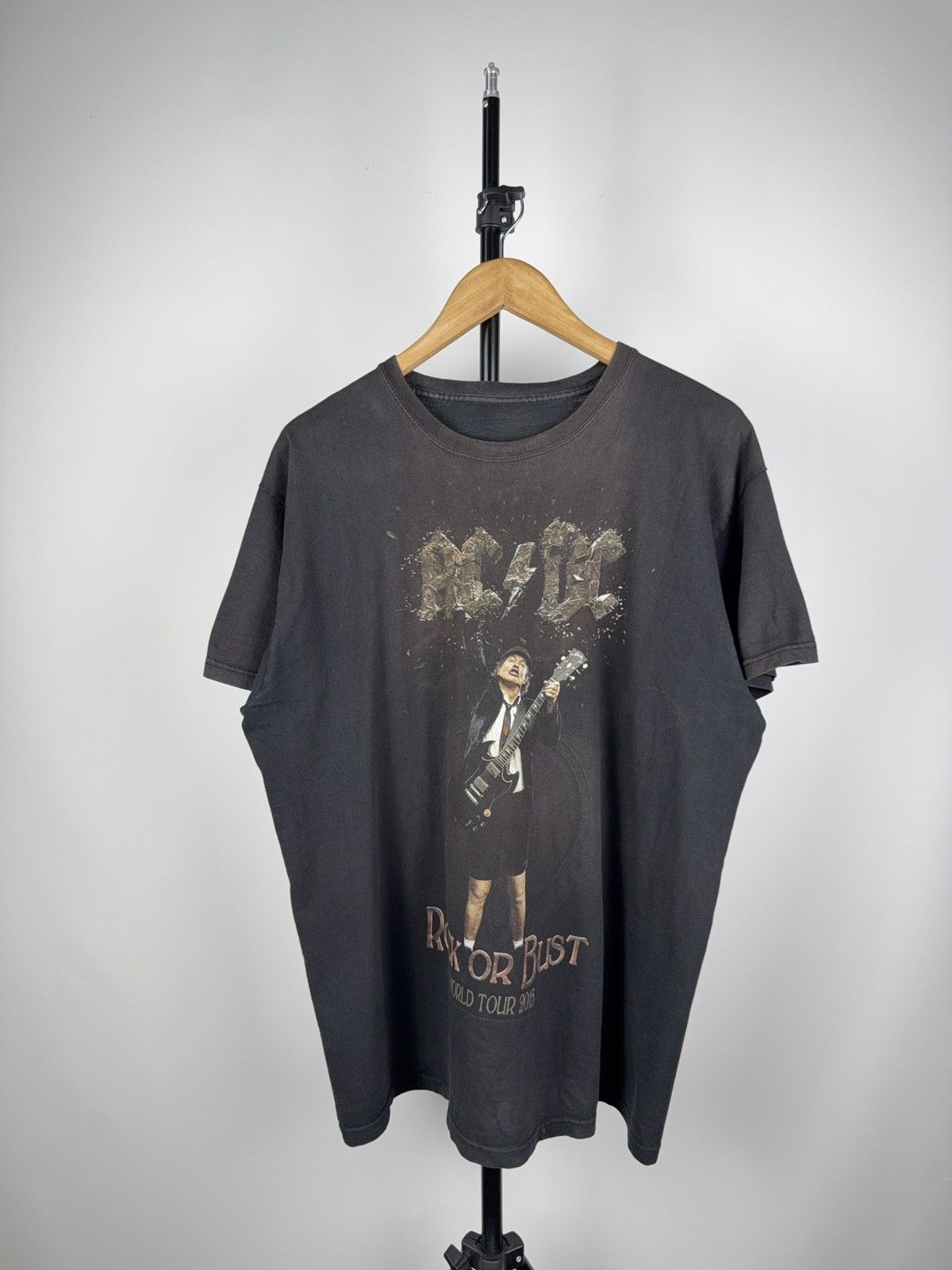 AC/DC × Band Tees × Vintage Rare! Vintage 2000’s Faded AcDc World Tour 2015 T Shirt Size US L / EU 52-54 / 3 - 1 Thumbnail