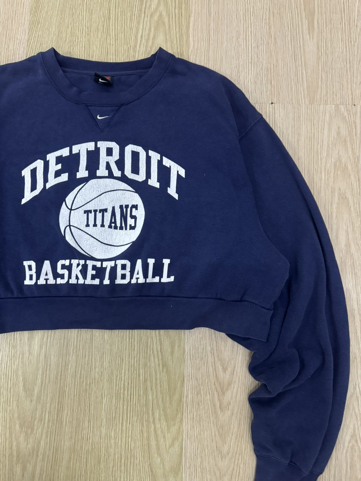 Nike × Vintage Vintage 90’s Nike center logo Detroit Titans crop sweashirt Size XL / US 12-14 / IT 48-50 - 2 Thumbnail