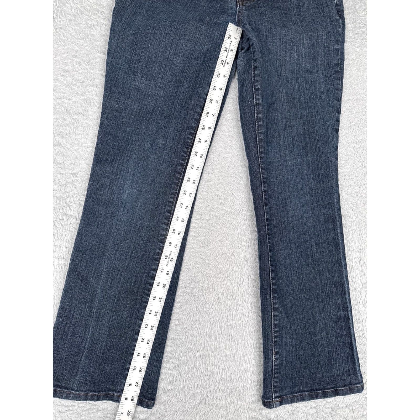 Vintage St. John's Bay Jeans Womens Petite 6S Blue Wash Bootcut Denim 26x29 Jeans Womens Petite 6S Blue Wash Bootcut Denim 26x29 Size 28" / US 6 / IT 42 - 7 Thumbnail