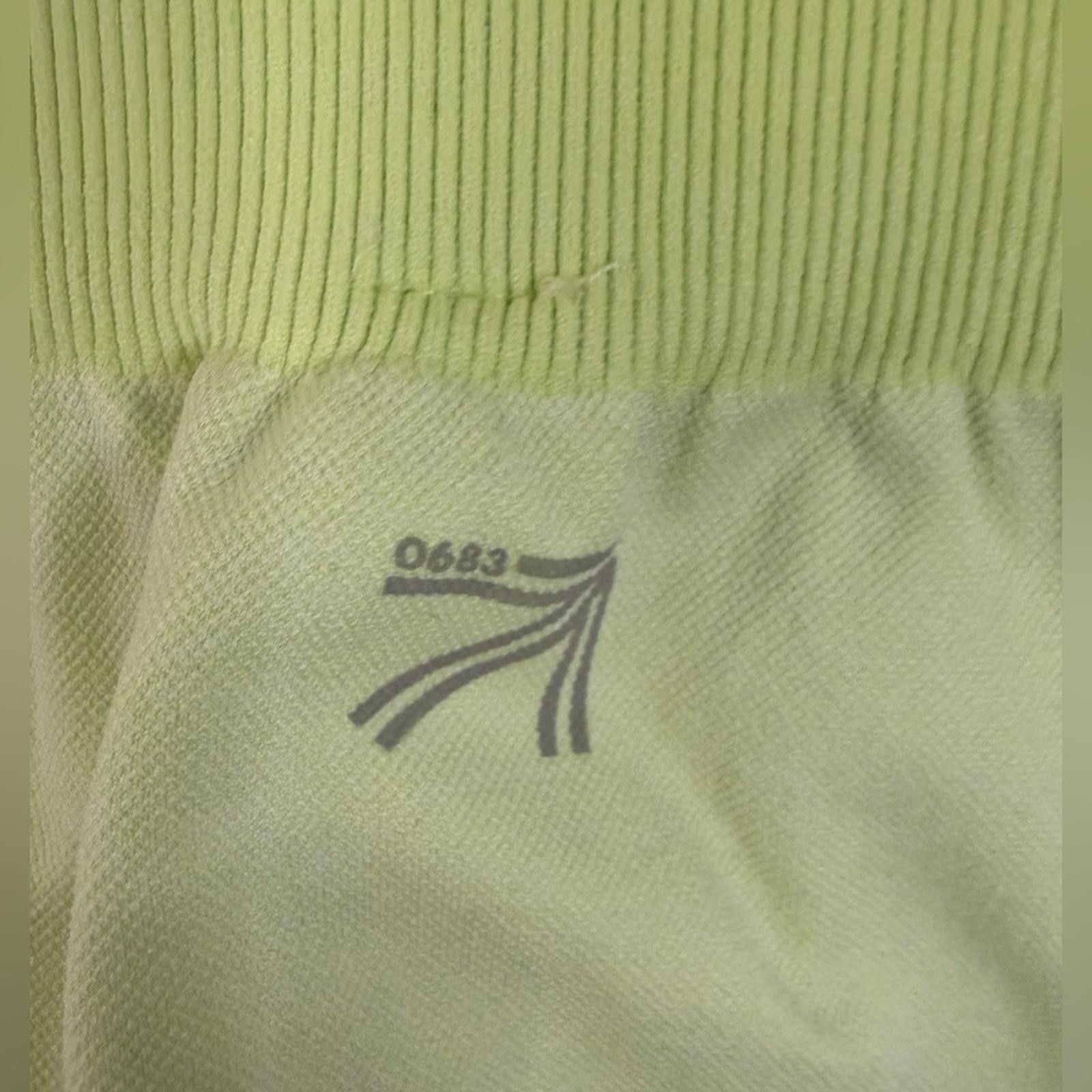 New Balance New Balance cropped bold green leggings FLAW SZ M Size 32" / US 10 / IT 46 - 11 Thumbnail