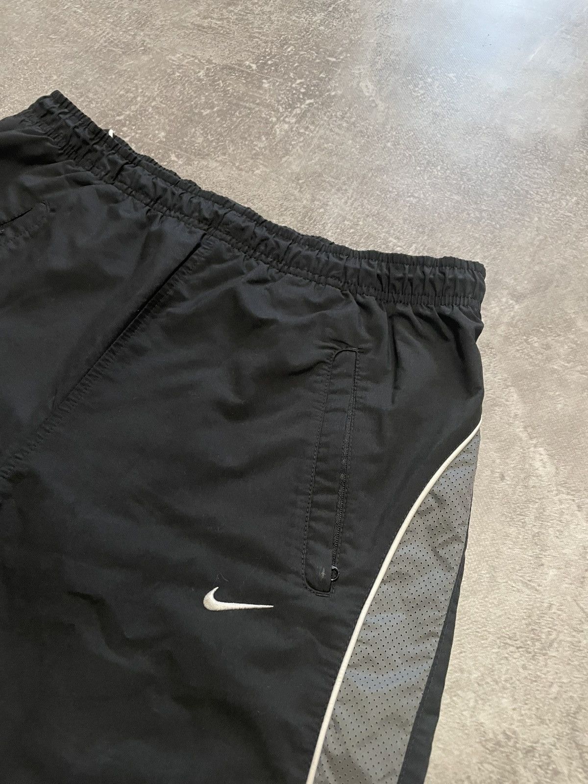 Nike × Vintage Vintage Nike Black Nylon Parachute Shorts Y2K Size M Size US 32 / EU 48 - 6 Thumbnail