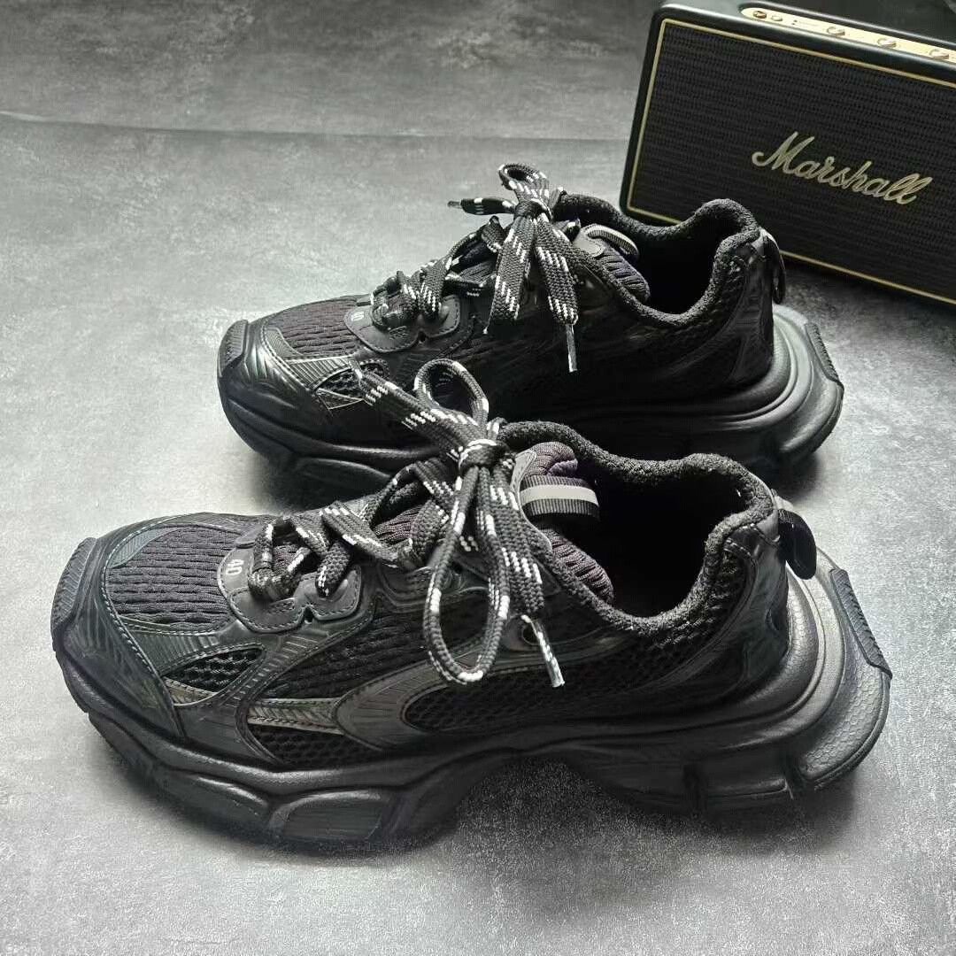 Balenciaga Balenciaga Gold Lowtop Sneakers XXXL Men Size US 10 / EU 43 - 1 Thumbnail