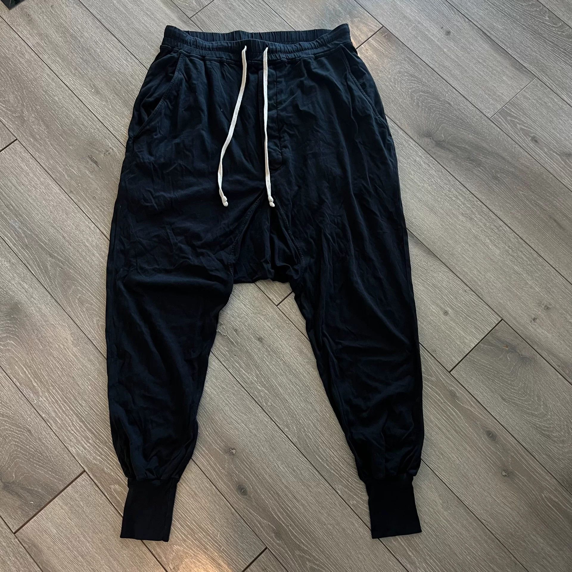 Rick Owens rick owens black low-crotch pants with drop-crotch Size US 32 / EU 48 - 1 Thumbnail