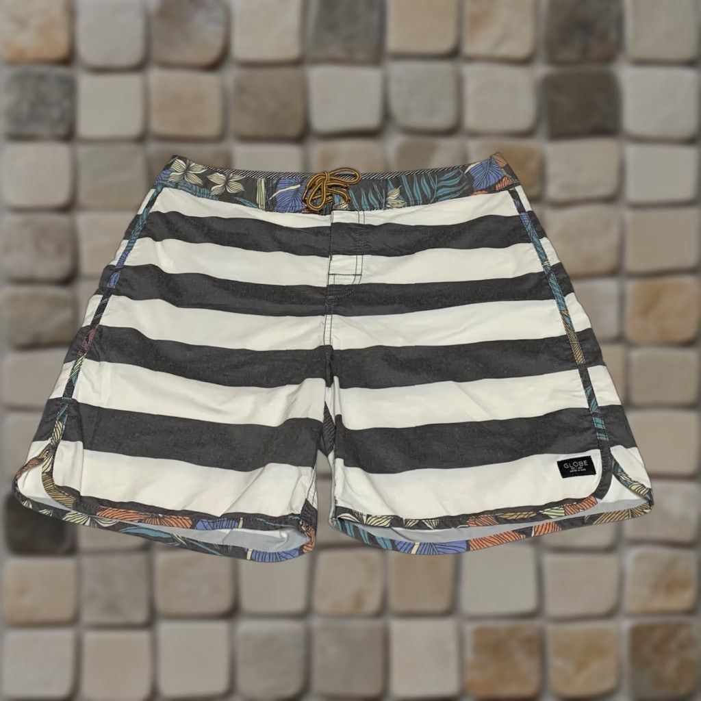 Globe Globe United by Fate Striped Quick Dry Mens Boardshorts SZ 32 Size US 32 / EU 48 - 1 Thumbnail