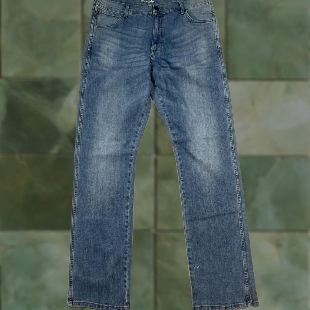 Wrangler Wrangler Jeans Mens 38x36 Blue Relaxed Straight Denim Distressed Med Wash Size US 38 / EU 54 - 1 Thumbnail