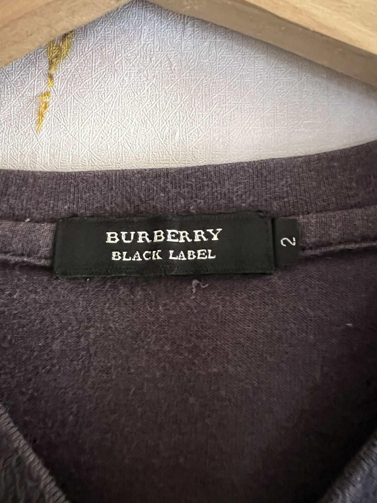Burberry Burberry T-Shirt – Minimalist Small Logo Designer Tee Size US S / EU 44-46 / 1 - 8 Thumbnail