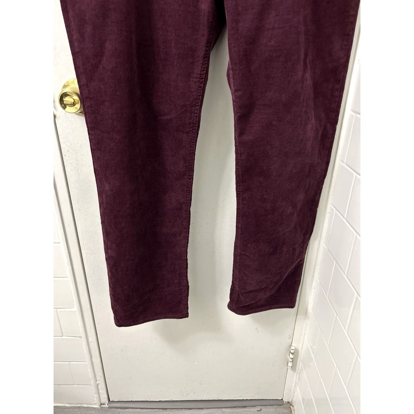 Gap Gap Pants Womens Size 42x30 Burgundy Corduroy Straight Leg Stretch Trousers Size 28" / US 6 / IT 42 - 3 Thumbnail