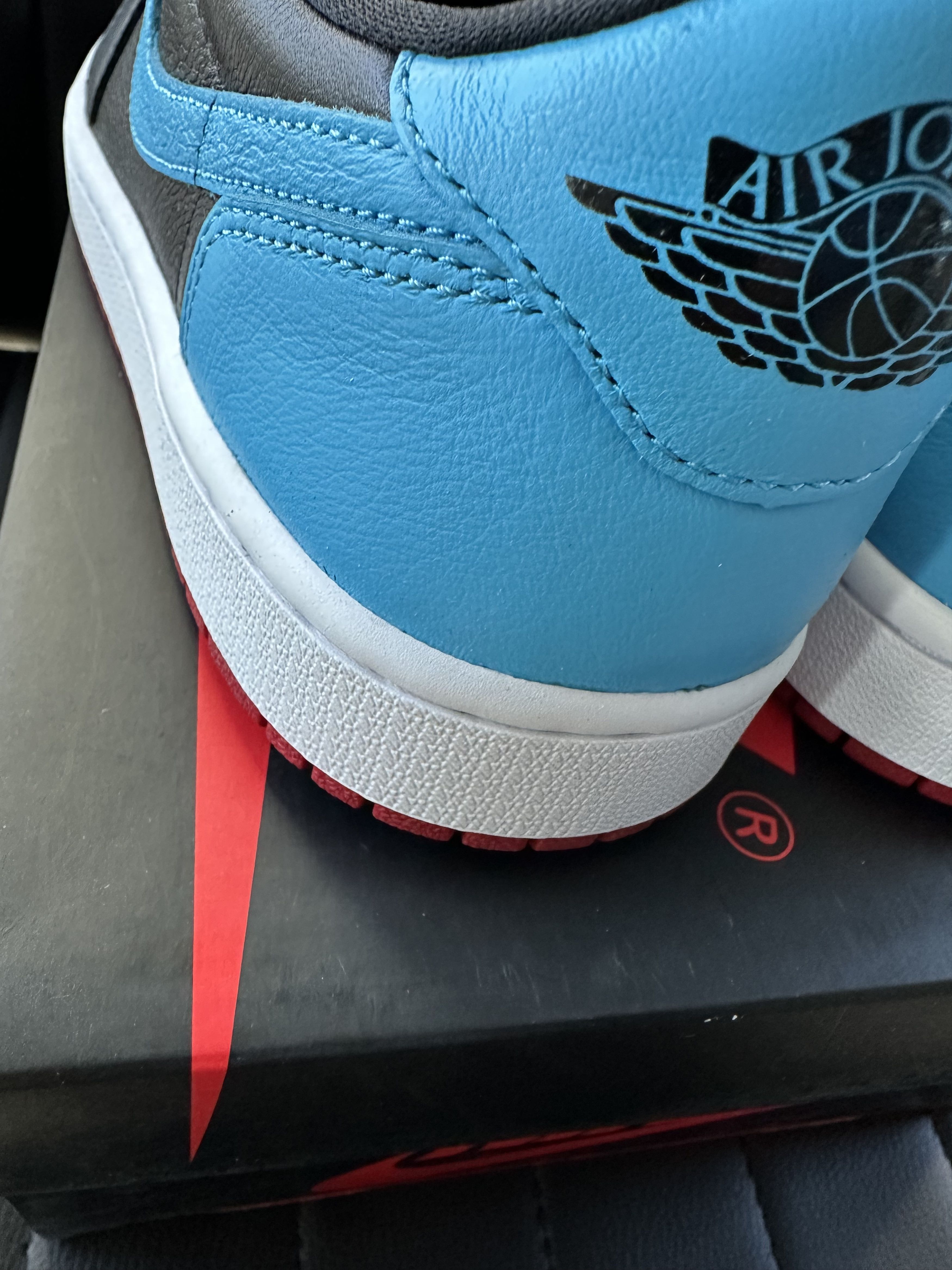 Jordan Brand × Nike WMNS JORDAN 1 RETRO LOW OG "NC TO CHI" Size US 8 / IT 38 - 7 Thumbnail