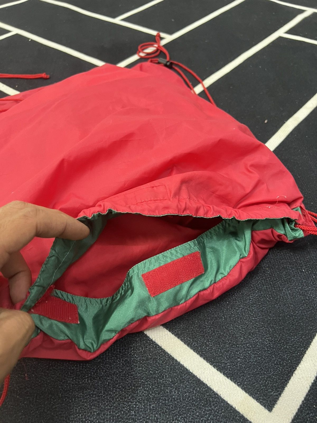 Japanese Brand Vintage Windbreaker cum bagpack Size US L / EU 52-54 / 3 - 17 Thumbnail