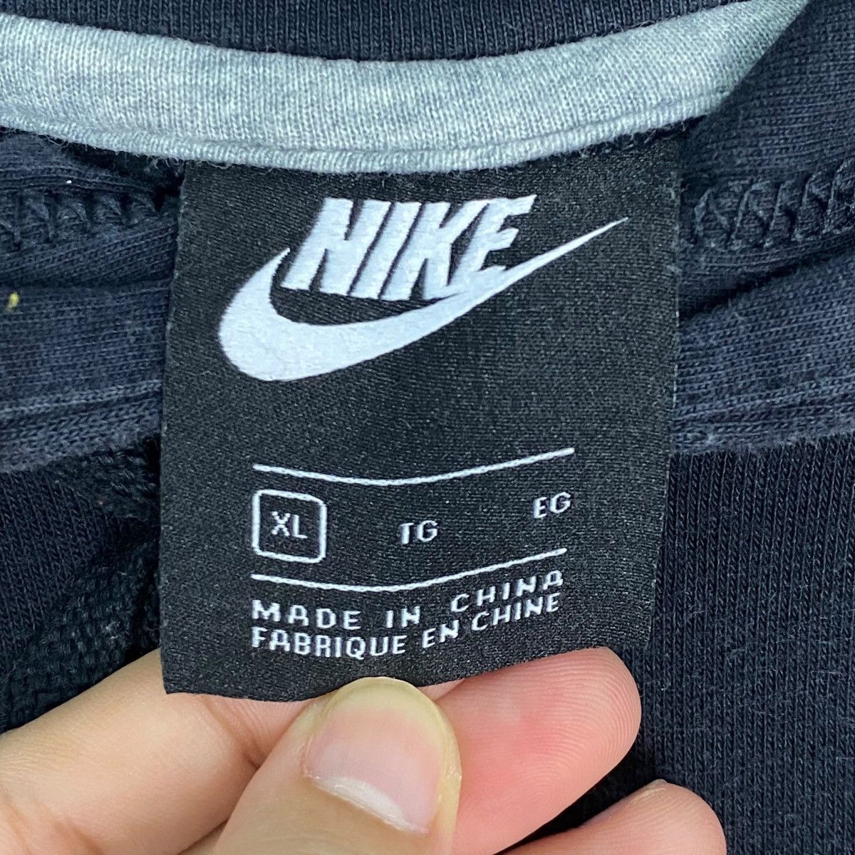 Nike Vintage Nike Hoodie Sweater Small Logo Black Size XL Size US XL / EU 56 / 4 - 6 Thumbnail
