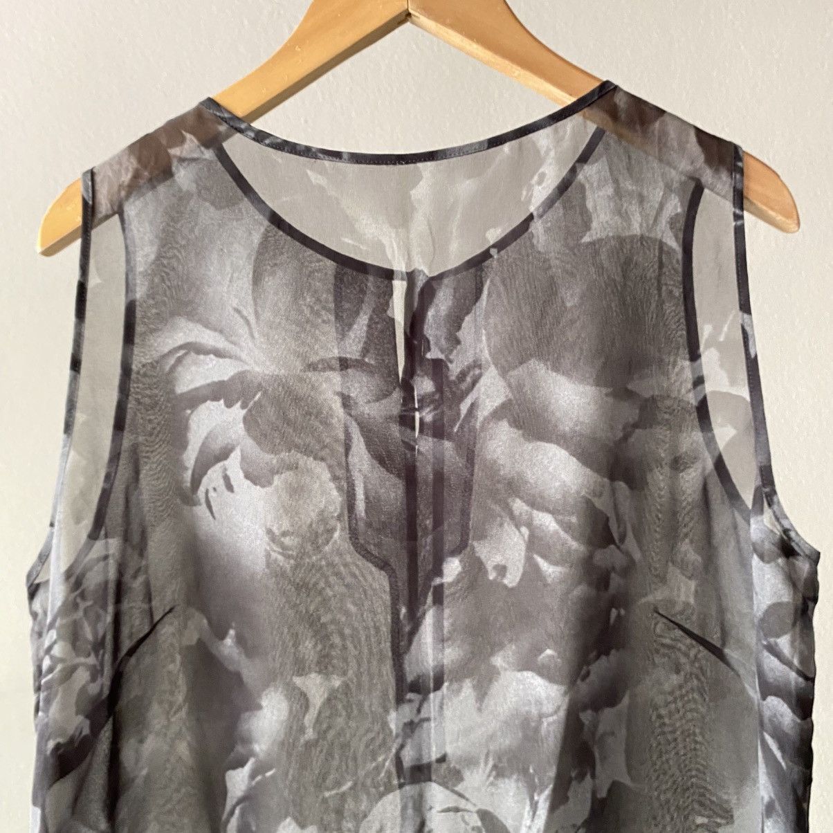 Givenchy GIVENCHY Transparent Gray Floral Sleeveless Blouse Size M / US 6-8 / IT 42-44 - 7 Thumbnail