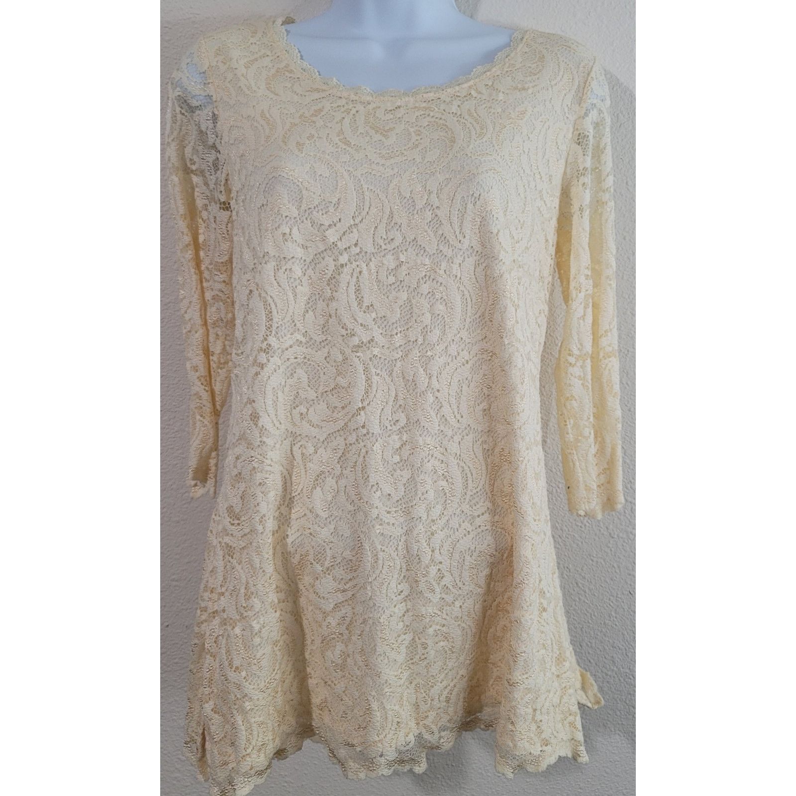 Isaac Mizrahi Isaac Mizrahi Live Cream Lace Overlay Tunic Top XXS Size XXS / US 00 / IT 34 - 1 Thumbnail