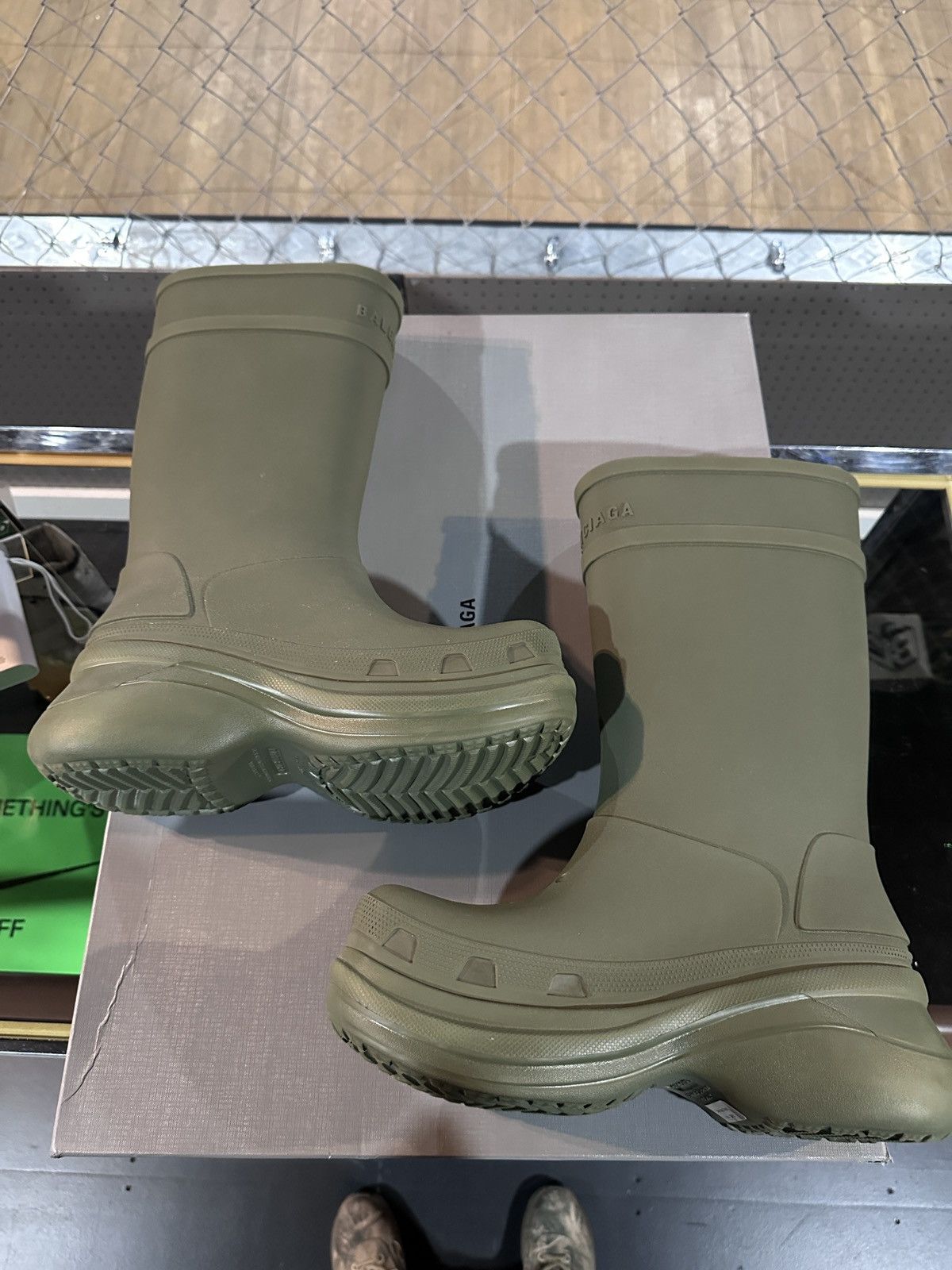Balenciaga × Crocs Balenciaga Crocs Size US 10 / EU 43 - 2 Thumbnail