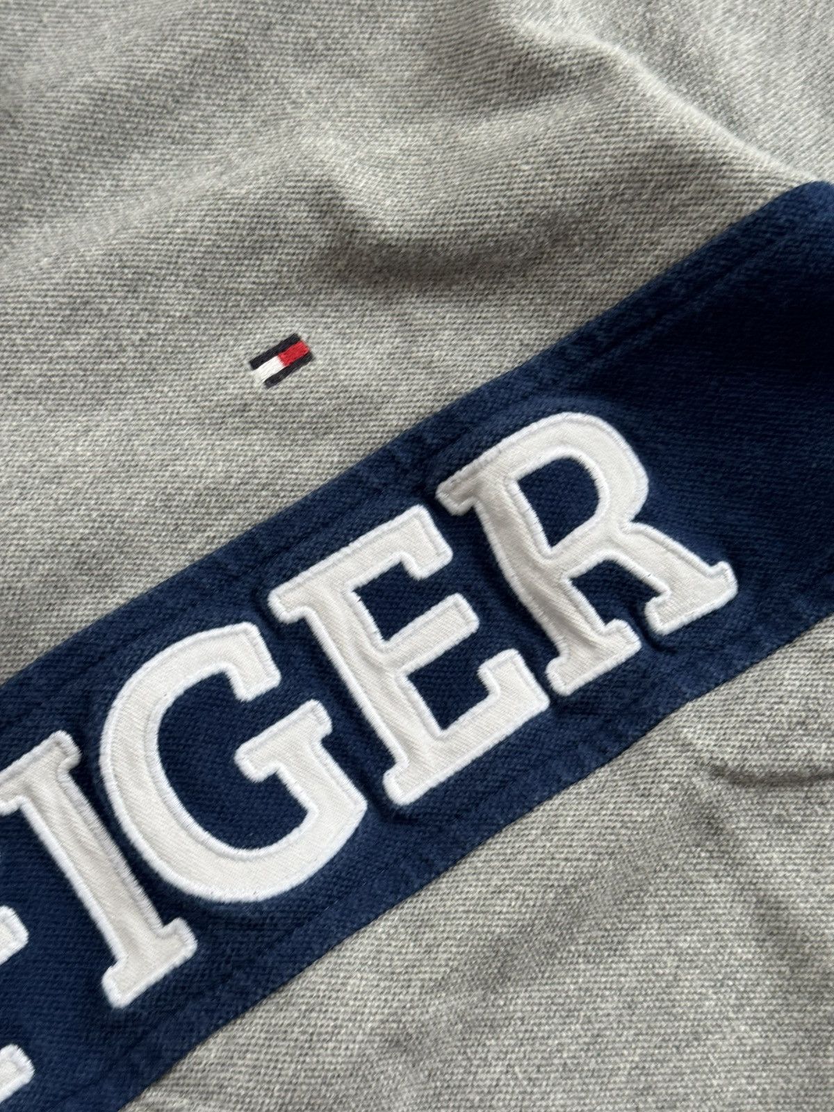 Tommy Hilfiger × Vintage Tommy Hilfiger L big logo polo tee T-shirt jersey rugby Size US L / EU 52-54 / 3 - 9 Thumbnail