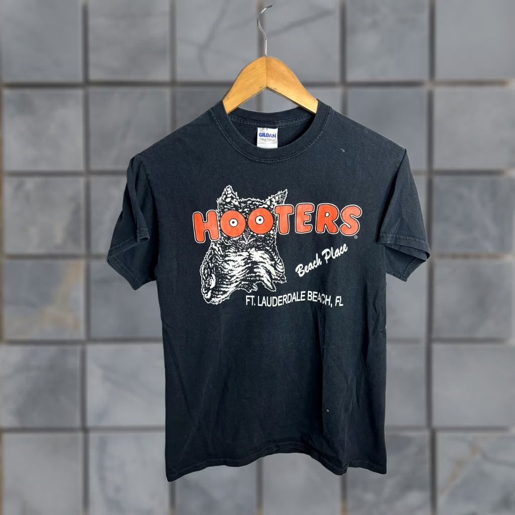 Gildan Hooters Shirt Mens Small Black Ft Lauderdale Beach Place Graphic Tee Delightfully Size US S / EU 44-46 / 1 - 1 Thumbnail