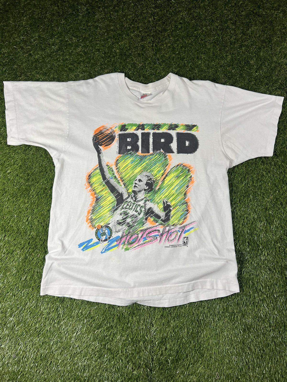NBA Vintage 90s Larry Bird NBA Celtics Magic Johnson Tee Size US XL / EU 56 / 4 - 1 Thumbnail