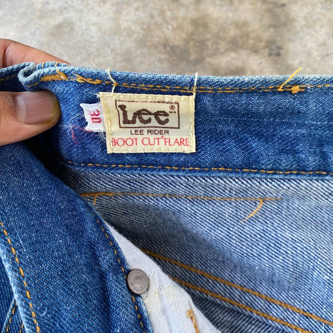 Vintage VINTAGE 90S LEE FLARED BOOTCUT JEAN LEE RIDERS W29X32" Size US 29 - 14 Thumbnail