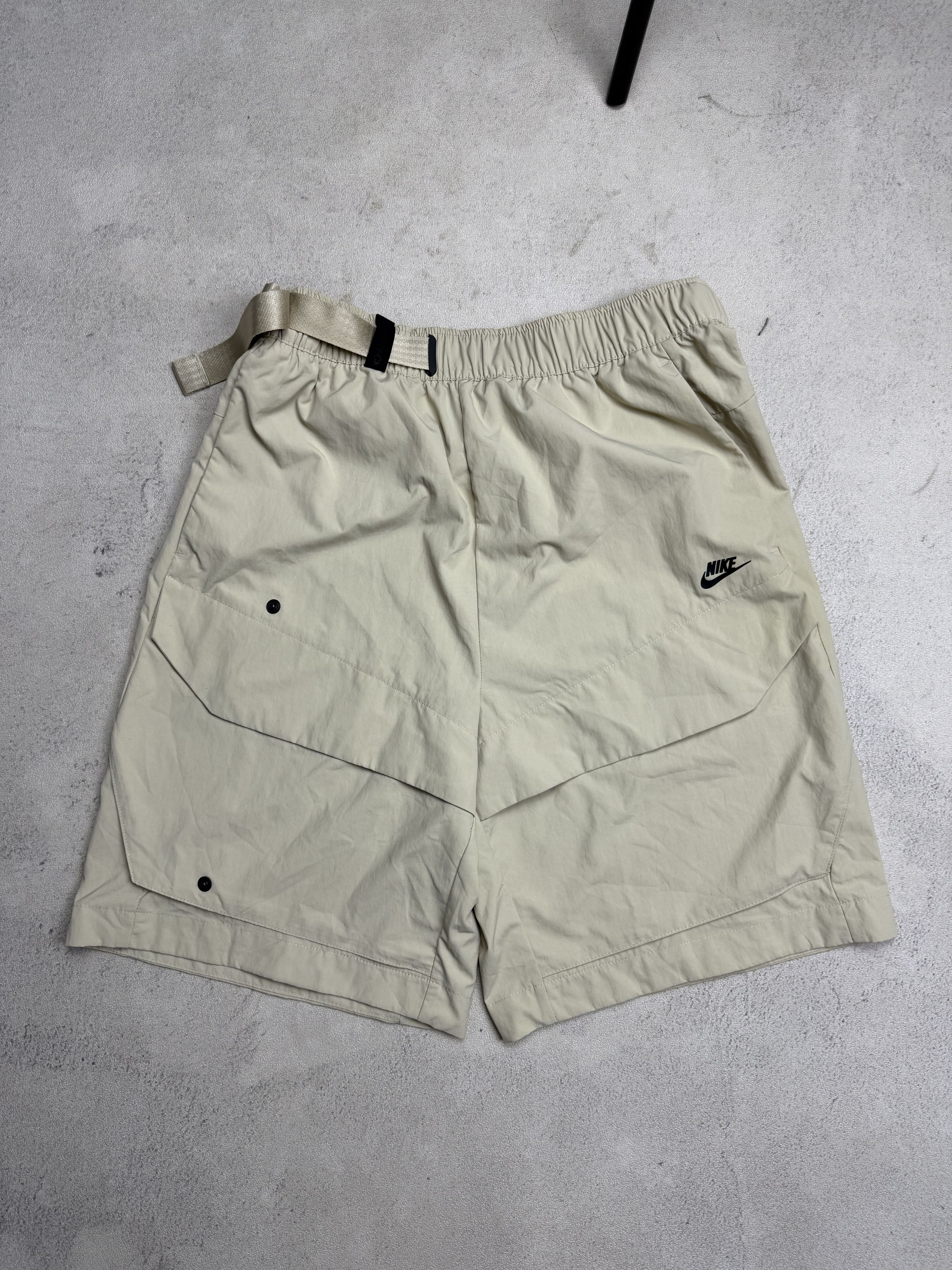 Nike Nike Tech Pack Shorts Multipocket Size US 32 / EU 48 - 1 Thumbnail