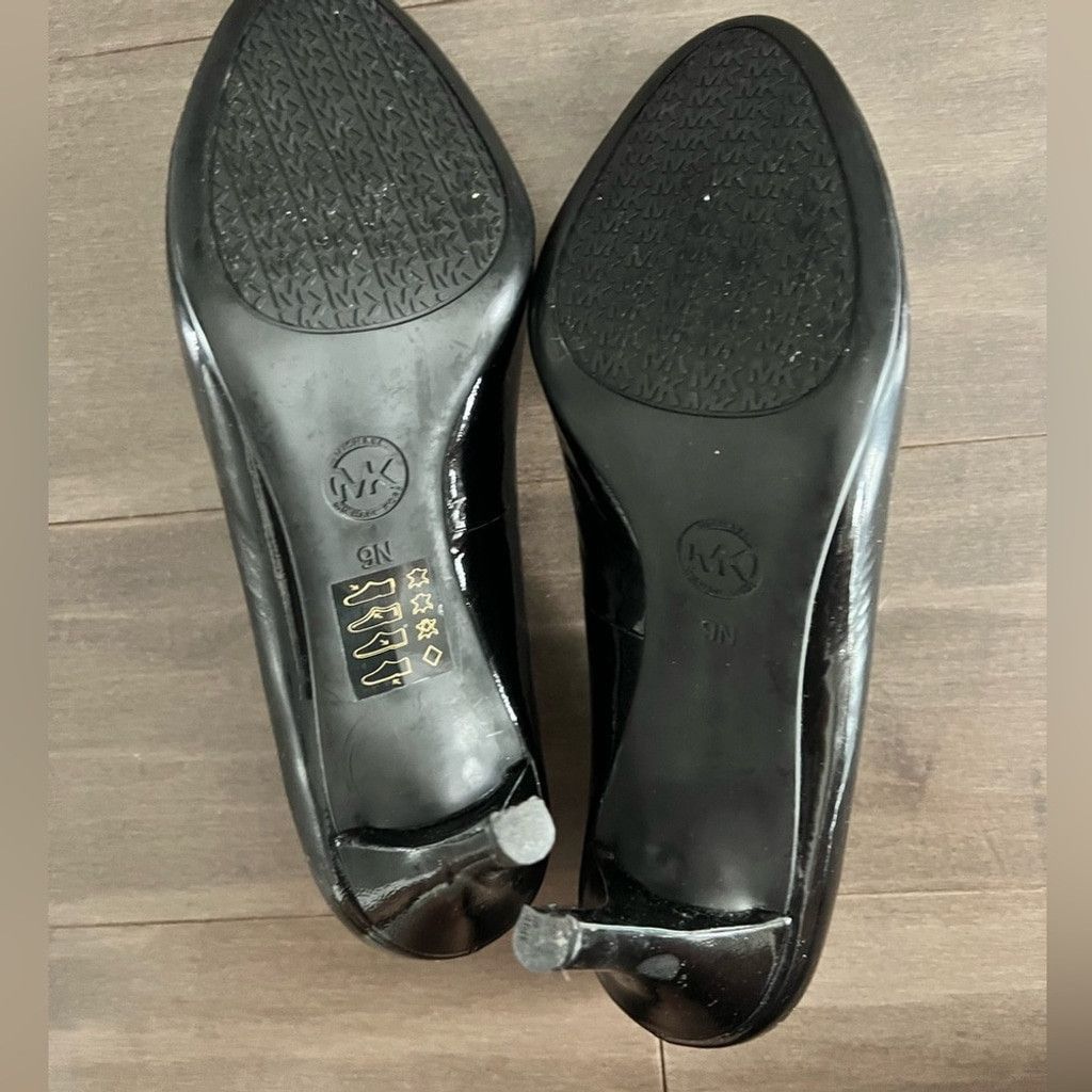 Michael Kors Michale Kors MK Patent leather flex pump heels 9N Narrow Size US 9 / IT 39 - 7 Thumbnail