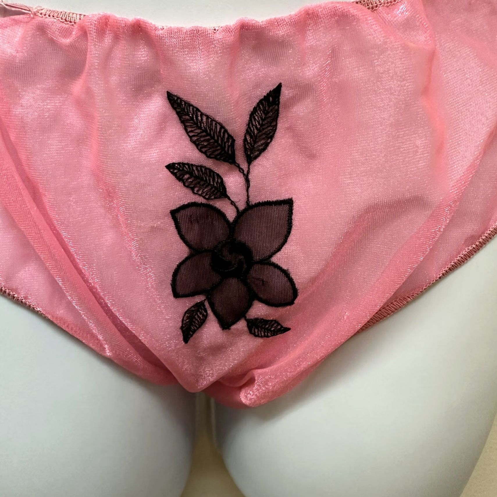 Etro VINTAGE Pink Sheer Nylon Gusset Black Floral Applique Panties Size L Size 36" / US 14 / IT 50 - 3 Thumbnail