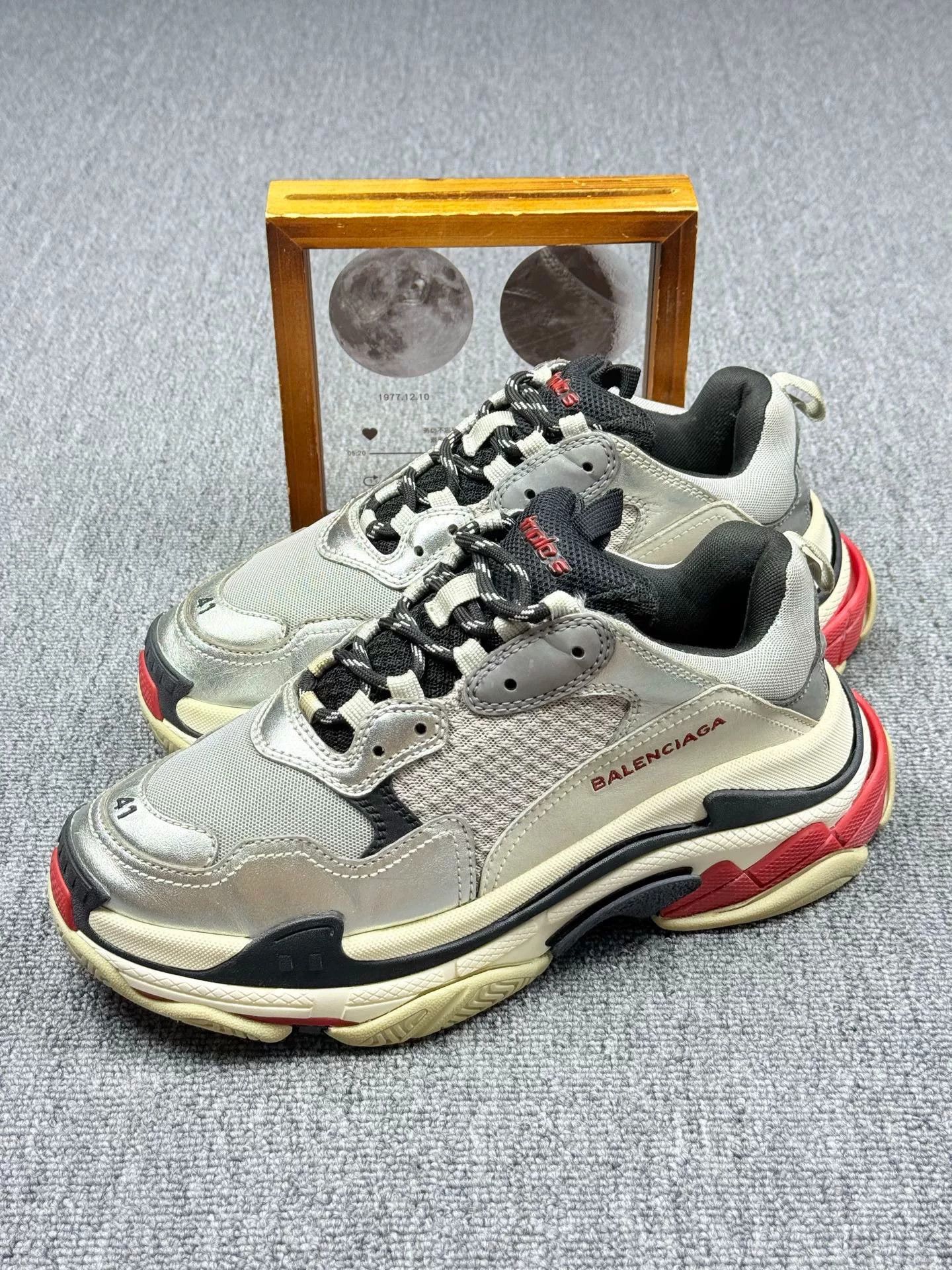 Balenciaga Balenciaga Multi Lowtop Sneakers 8 Men Size US 8 / EU 41 - 1 Thumbnail