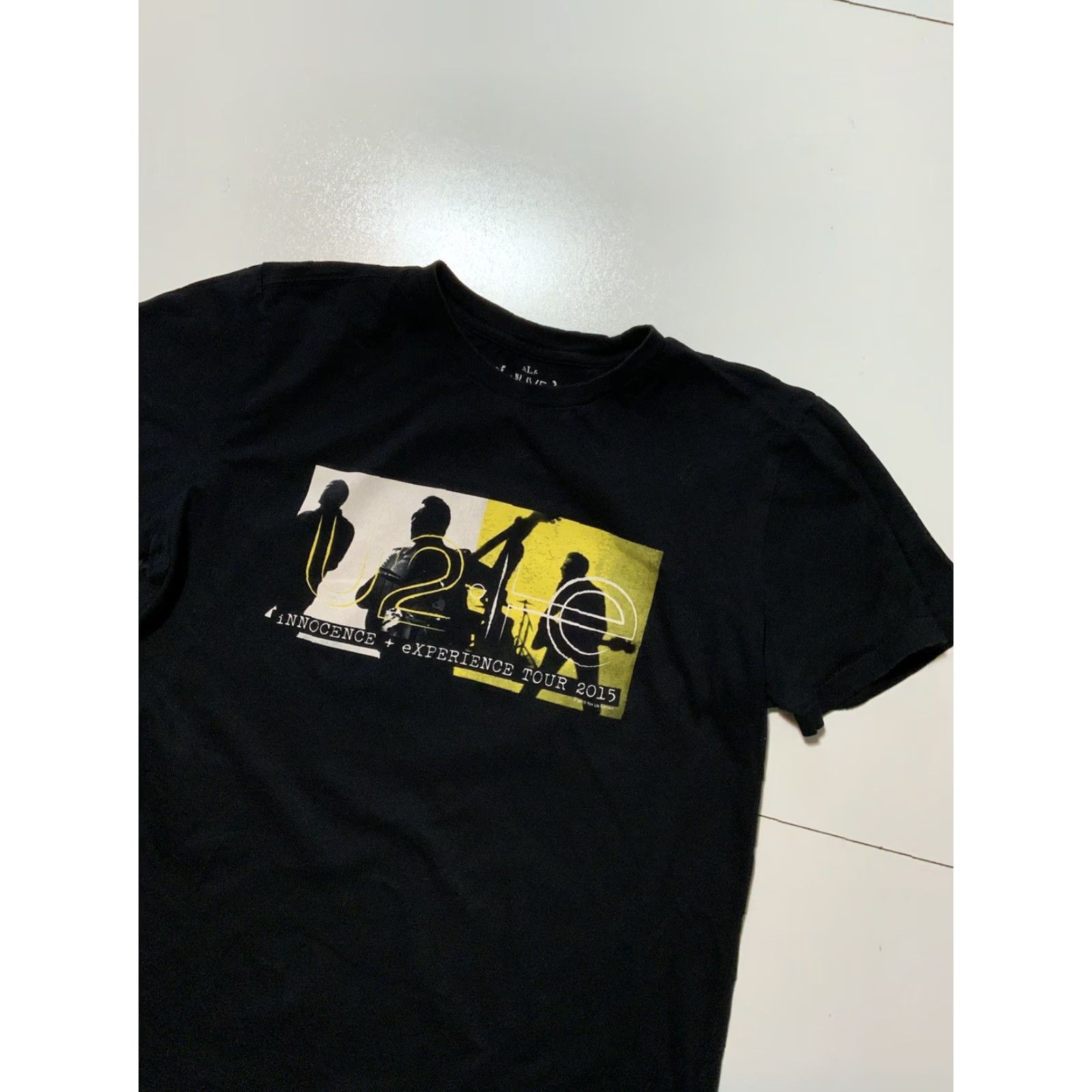 Olive VINTAGE U2 Innocence Experience Tour 2015 Concert Official Merch Band Graphic T-Shirt LG Black Mens Large Shirt Size US L / EU 52-54 / 3 - 3 Thumbnail