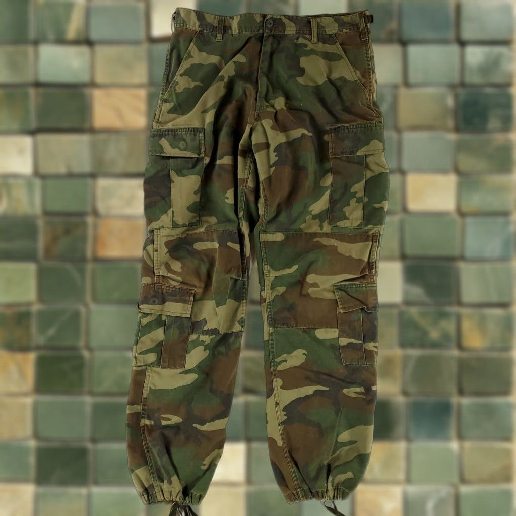 Vintage **Woodland Camo Cargo Pants Mens Regular 35 Inseam 32** User: **Woodland Camo Cargo Pants Mens Regular 35 Inseam 32** Size US 35 - 1 Thumbnail