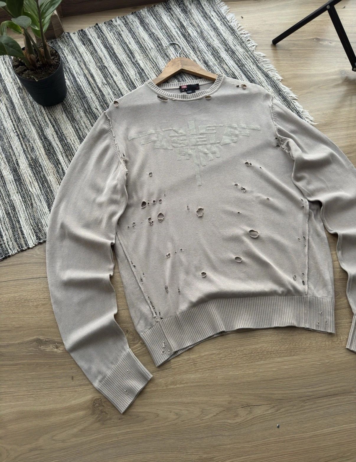 Diesel DIESEL VERY RARE 90s CRASHED AVANT GARDE BEIGE SWEATSHIRT Size US XL / EU 56 / 4 - 5 Thumbnail