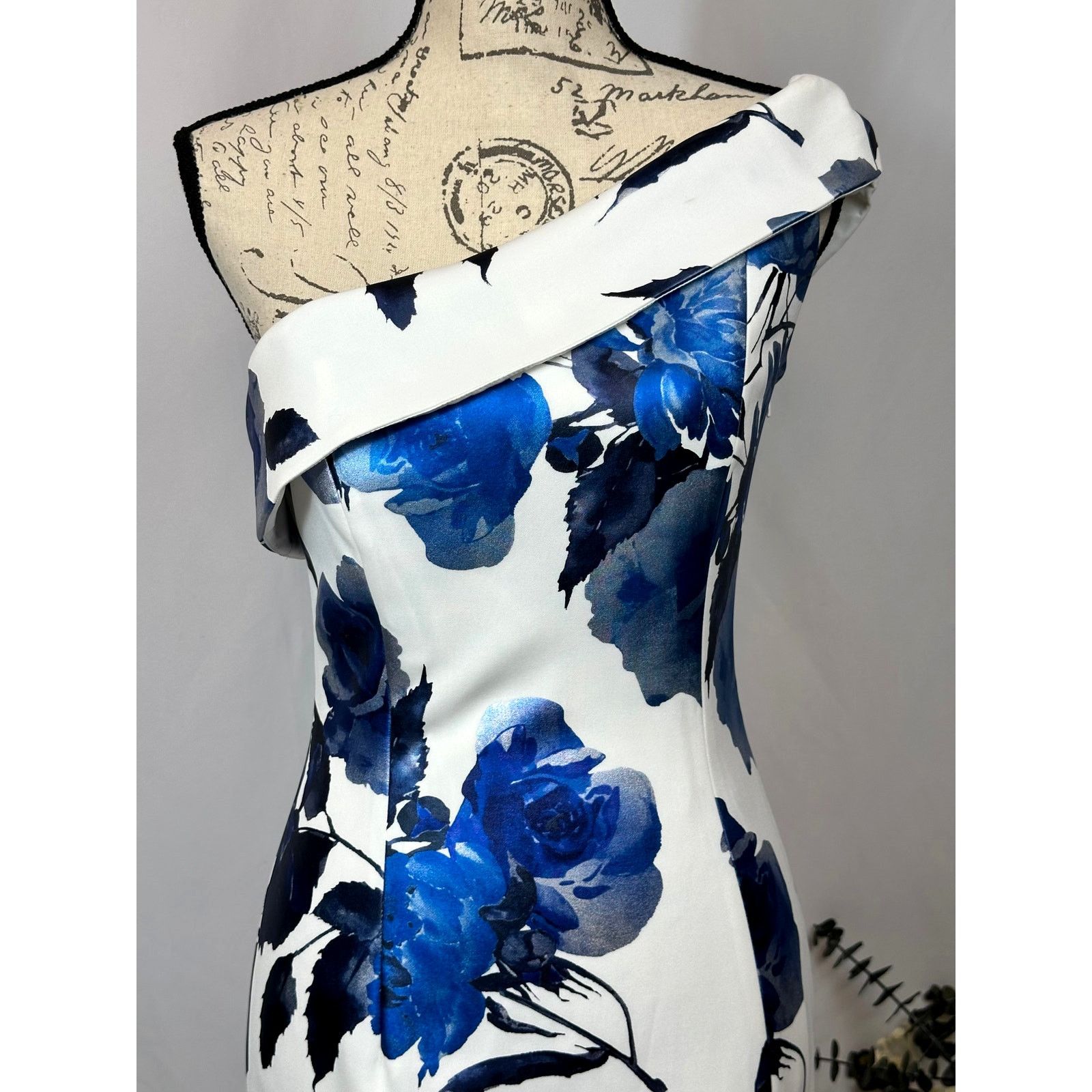 Other Black Halo Eve Dolan Floral One Shoulder Gown Blue Roses 4 Size S / US 4 / IT 40 - 8 Thumbnail