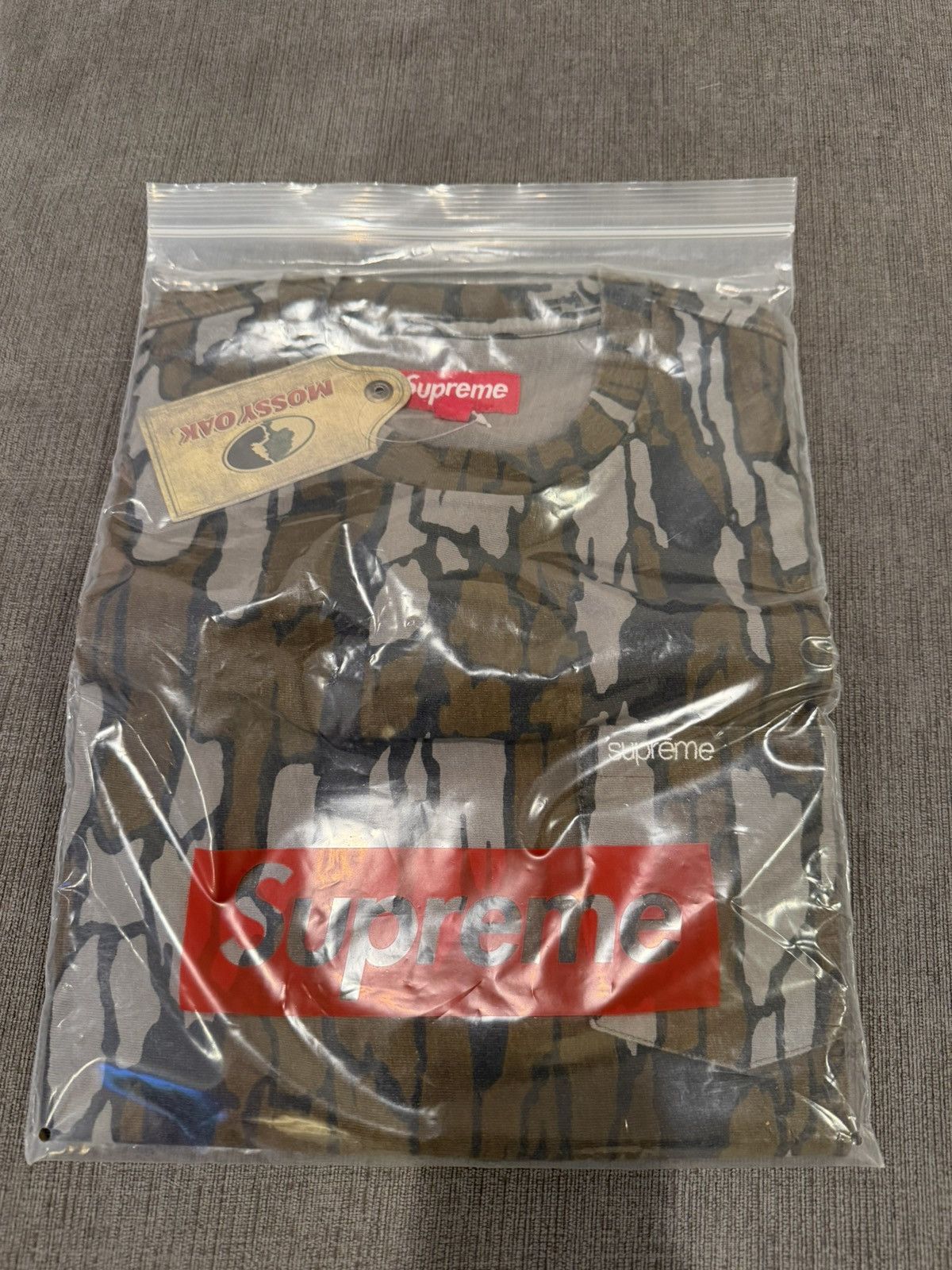 Supreme Supreme Mossy Oak Trebark Camo Pocket T Shirt sz M BRAND NEW Size US M / EU 48-50 / 2 - 1 Thumbnail