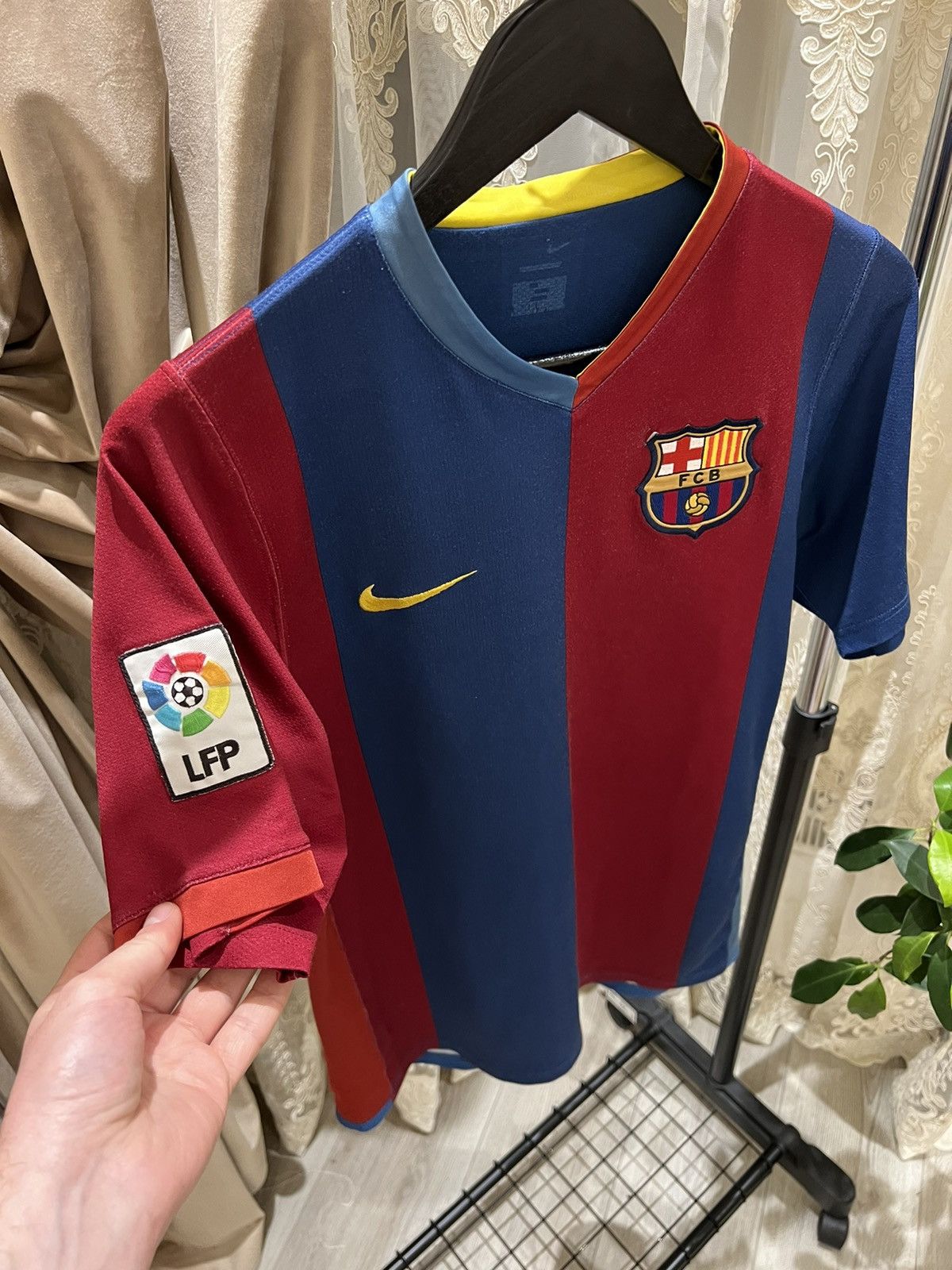 Nike 🔵🔴Nike Barcelona 2006/2007 Home Kit Ronaldinho #10 Jersey Size US M / EU 48-50 / 2 - 6 Thumbnail