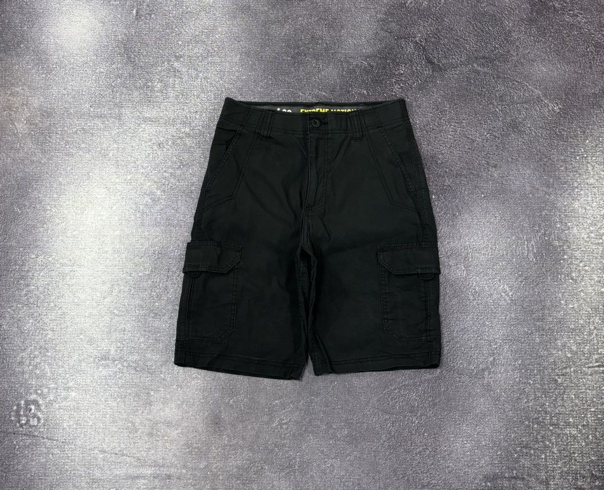 Lee × Vintage Vintage Lee Extreme Motion Black USA Hype Cargo Shorts Size US 29 - 1 Thumbnail