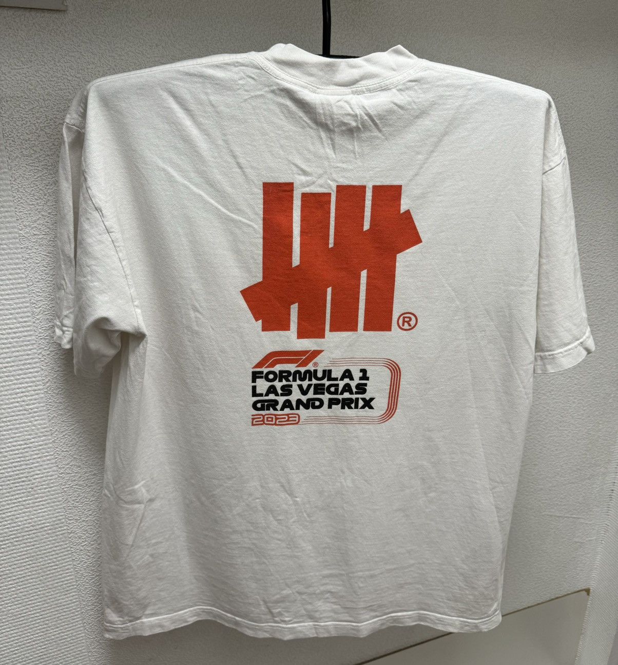 Undefeated Undefeated Formula 1 big logo white t-ahirt L sz UNDFTD las Size US L / EU 52-54 / 3 - 2 Thumbnail