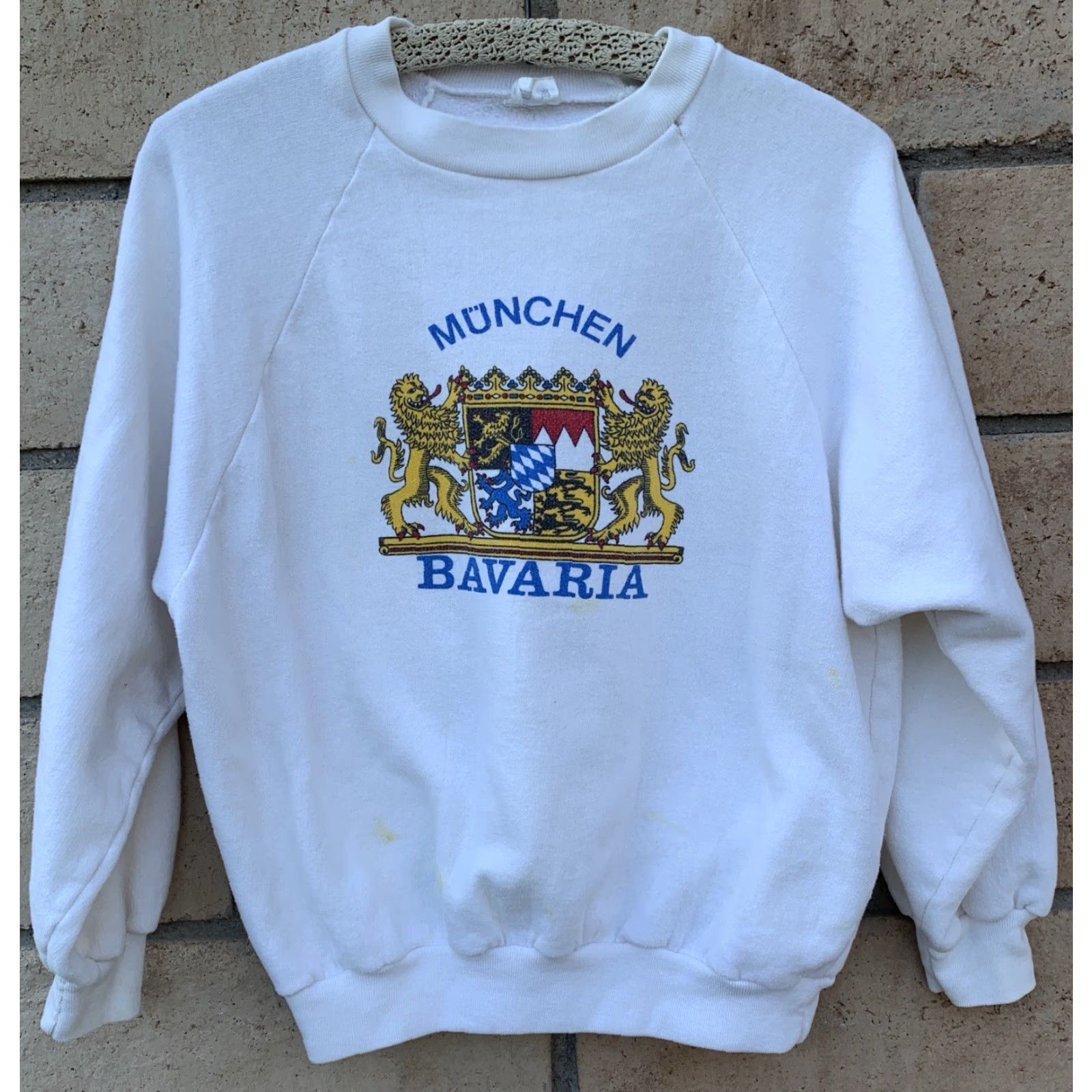 Vintage VINTAGE Munchen Bavaria Graphic Sweatshirt Raglan Cotton Size M Men White Graphic Print Raglan Sweatshirt Size US M / EU 48-50 / 2 - 3 Thumbnail