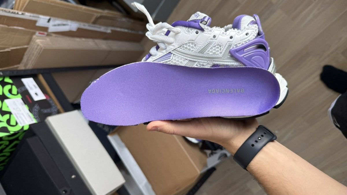 Balenciaga Balenciaga Runner White Purple 37 Size US 7 / IT 37 - 8 Thumbnail