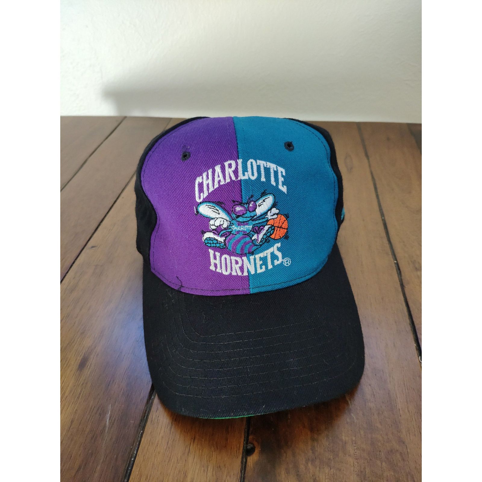 Starter Vintage Charlotte Hornets Starter Snapback Hat Size ONE SIZE - 1 Thumbnail