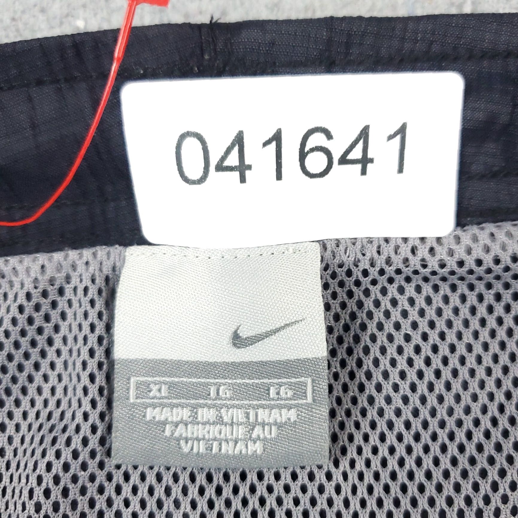Nike Nike Shorts Mens XL Gray Y2K Vintage Swoosh Beach Board Swim Trunks Size US 36 / EU 52 - 8 Thumbnail